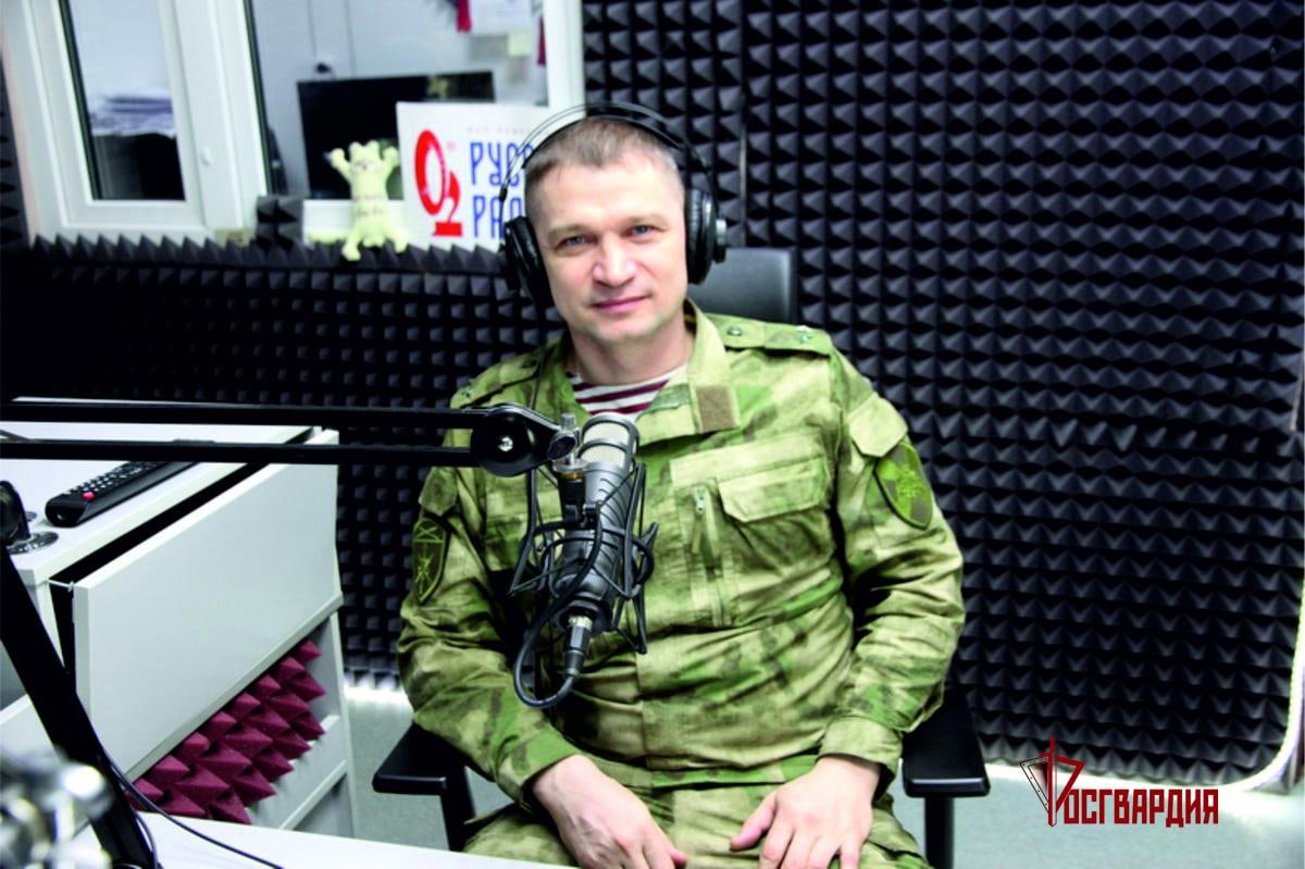 В Югре офицер Росгвардии принял участие в утреннем эфире «Русского радио» 