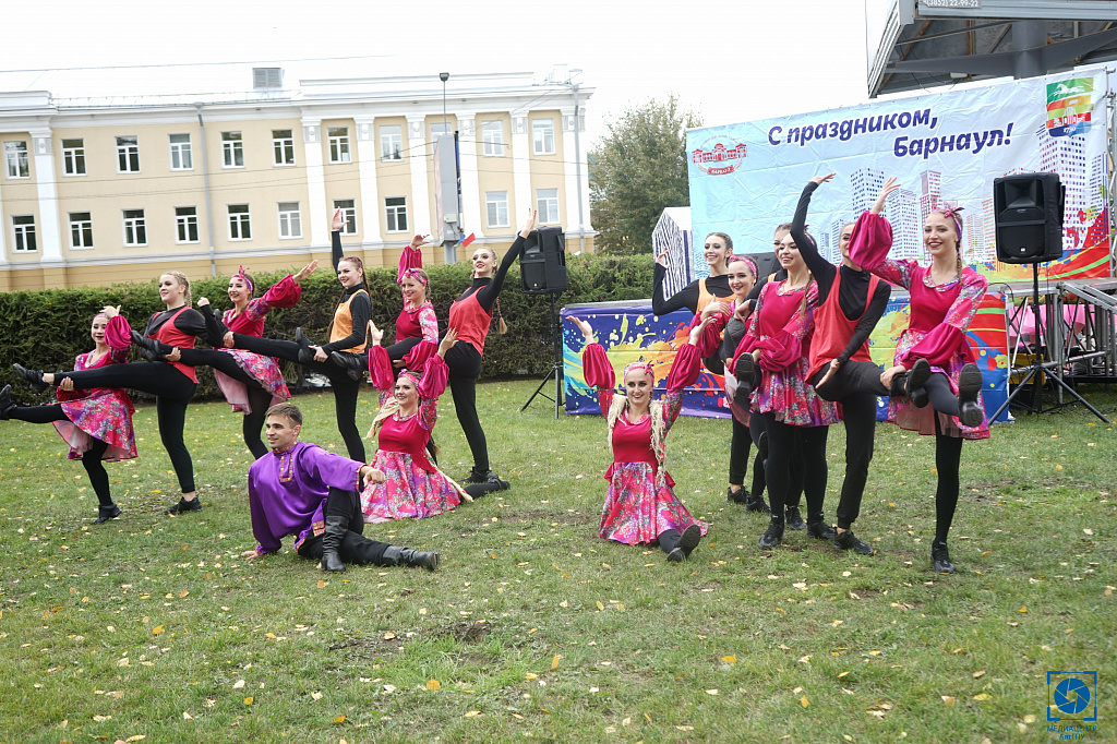 Барнаулу – 290: творческие студенты АлтГПУ поздравили город с Днём рождения