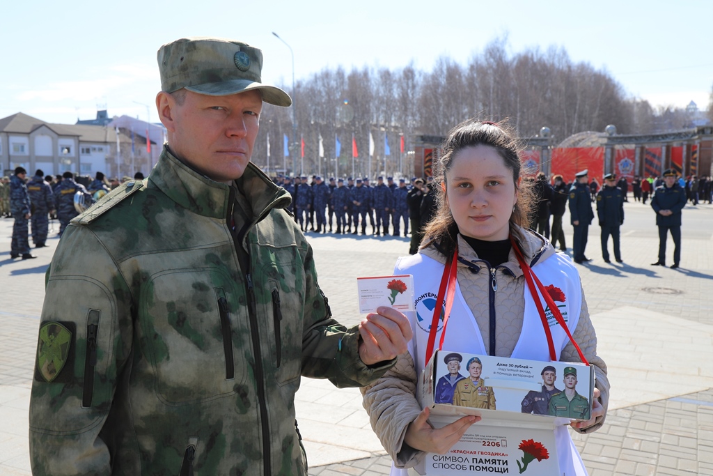 Росгвардия присоединилась ко всероссийской благотворительной акции «Красная гвоздика» в Югре