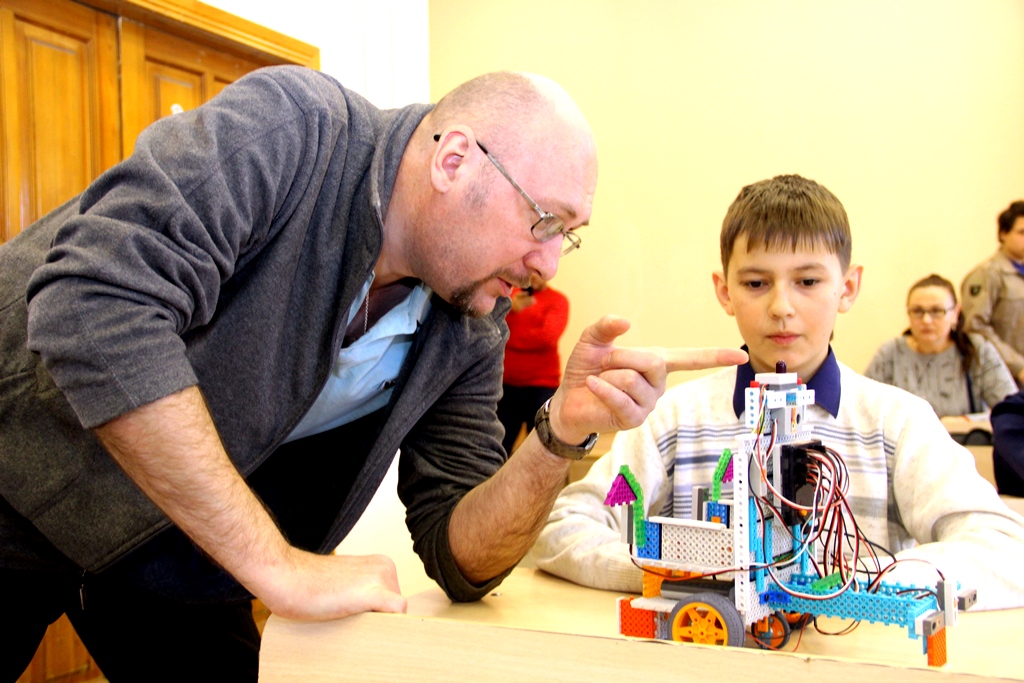 В АлтГУ определились победители краевого детско-юношеского конкурса по робототехнике 