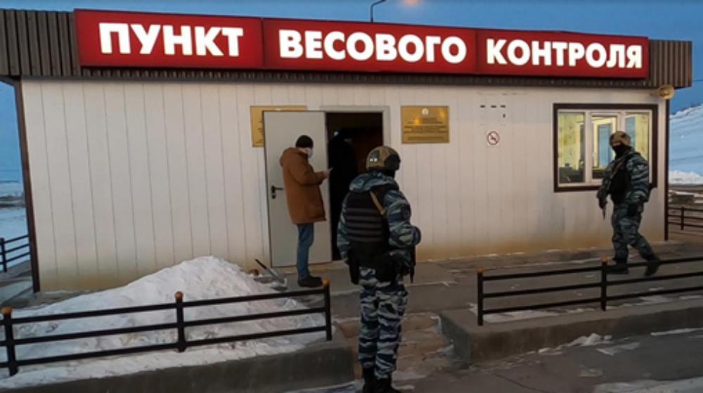 При поддержке ОМОН Росгвардии в Башкортостане задержаны сотрудники службы весового контроля, подозреваемые в получении взяток