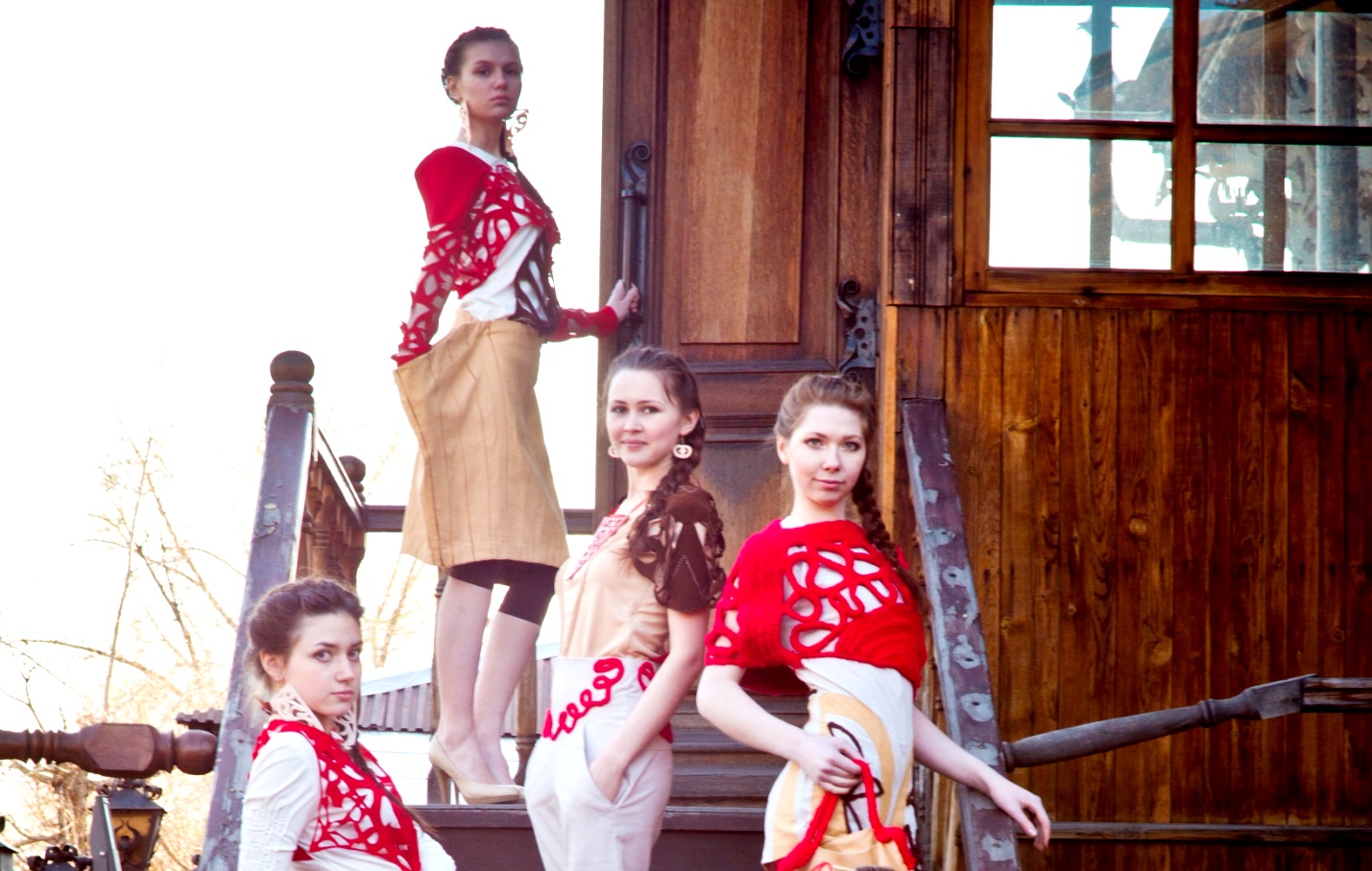 АлтГУ запатентовал коллекцию одежды по мотивам деревянного зодчества Алтая