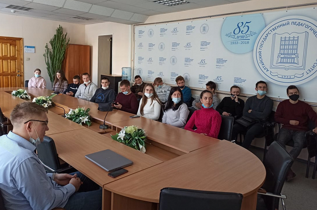 Студенты АлтГПУ приняли участие в телемосте «Пара со Сбером» на тему инвестирования