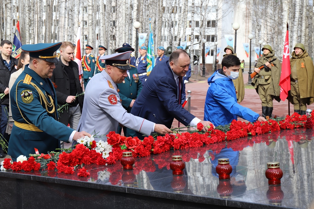 В Югре военнослужащие и сотрудники Росгвардии приняли участие в торжественных мероприятиях, посвященных Дню Победы
