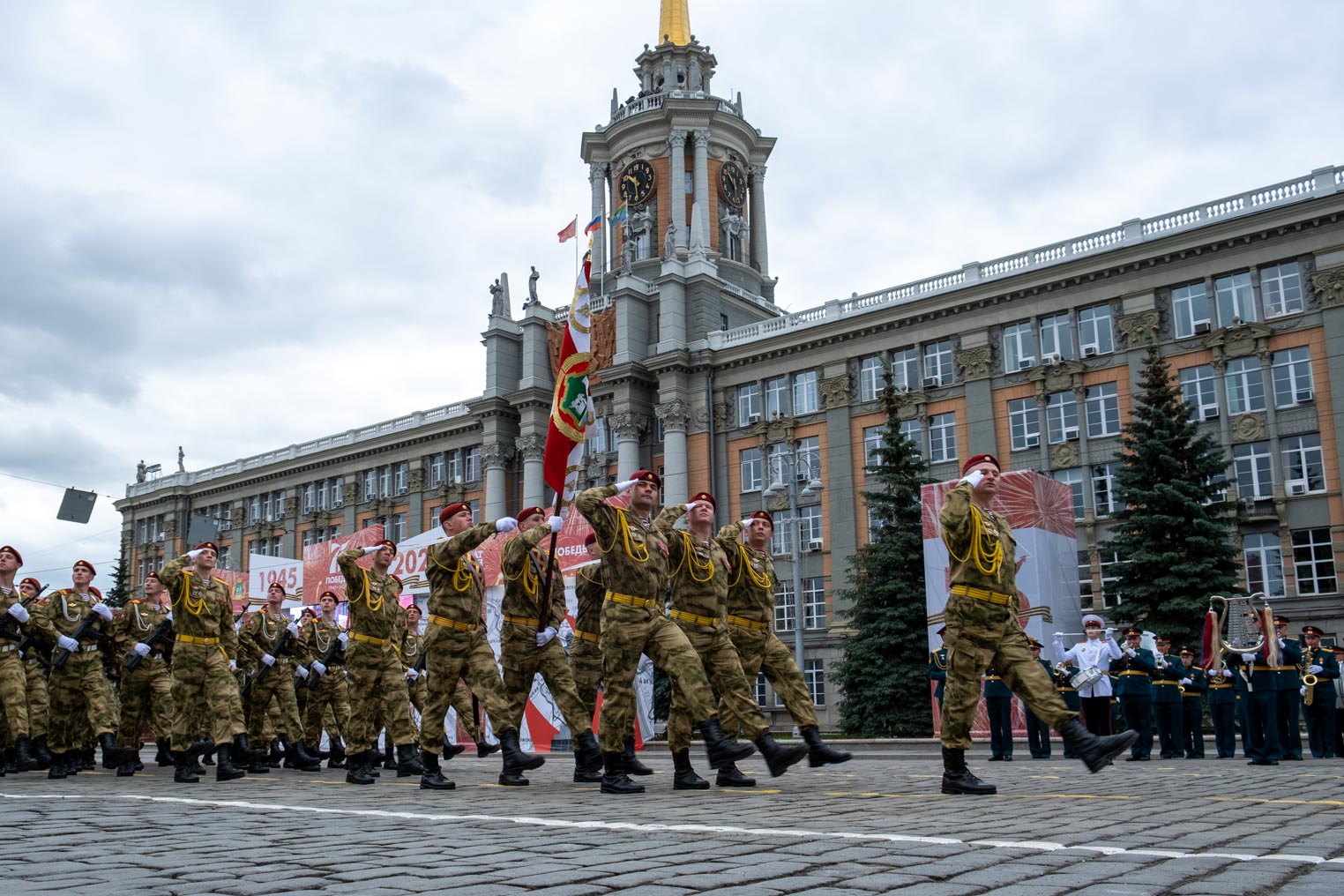 Военнослужащие Уральского округа Росгвардии приняли участие в Параде Победы в Екатеринбурге