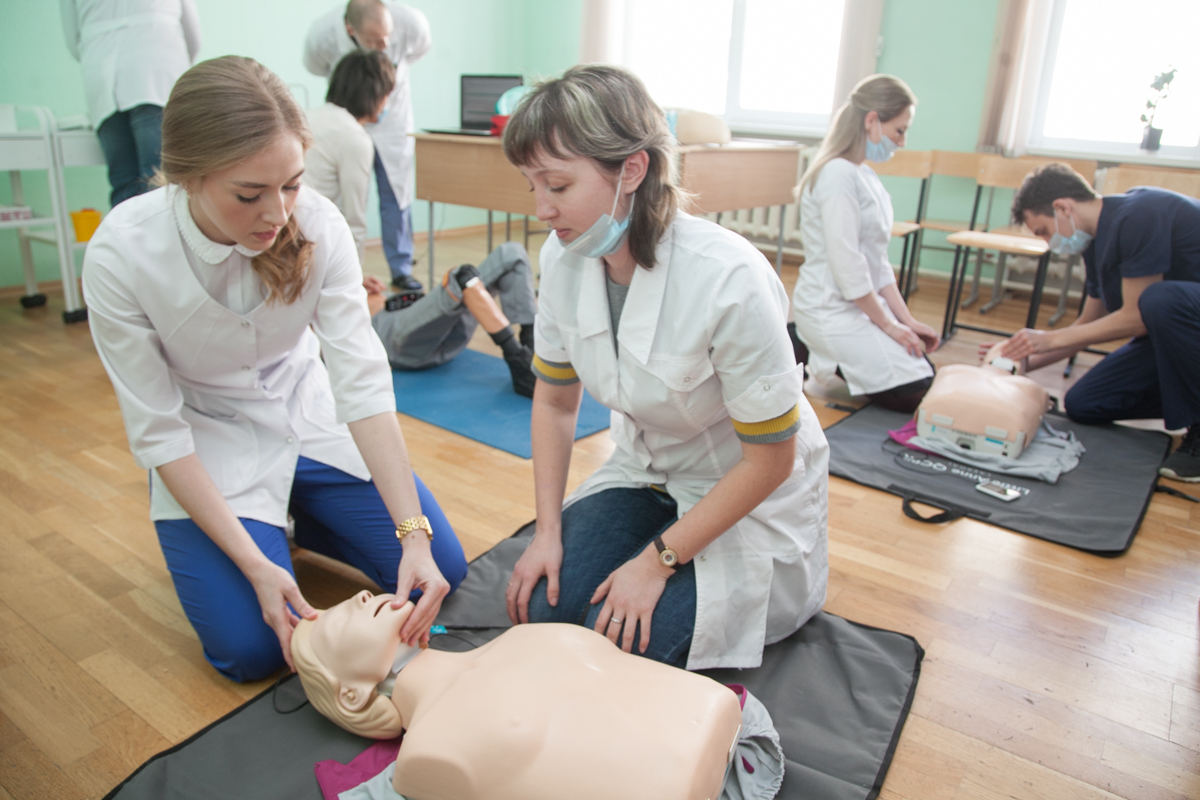 40 врачей медицинских учреждений Алтайского края прошли тренинг по сердечно-легочной реанимации в Симуляционном центре Алтайского медицинского университета