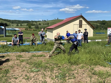В Башкирии росгвардейцы-краповики оказали помощь в подготовке спецназа службы судебных приставов к сдаче на зеленые береты
