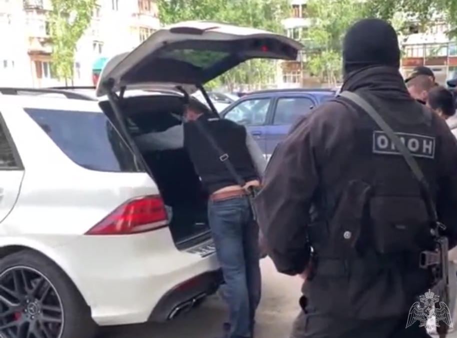 При содействии ОМОН в Югре задержаны подозреваемые в незаконной банковской деятельности