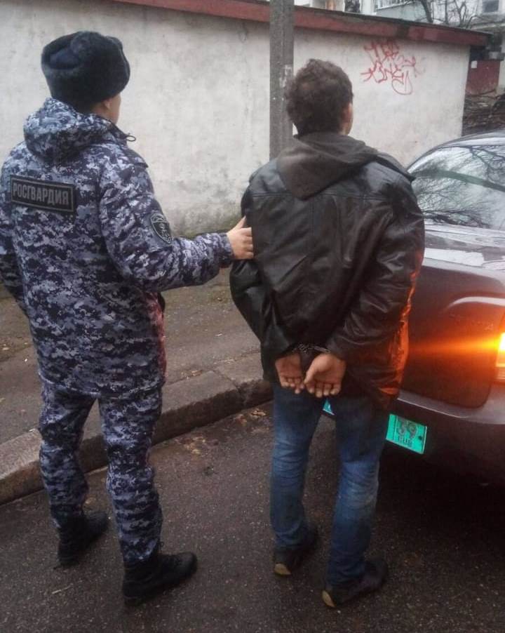В Калининграде сотрудники Росгвардии задержали мужчину, расплатившегося в магазине фальшивой купюрой