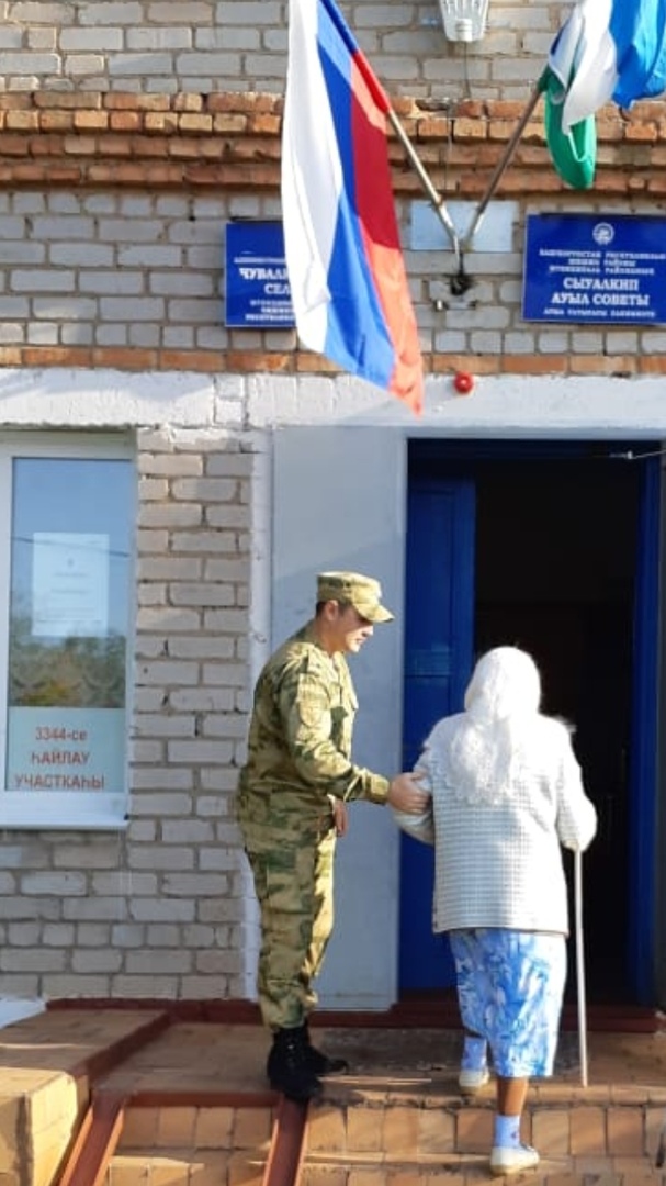 В Республике Башкортостан росгвардейцы обеспечивают охрану общественного правопорядка в период проведения единого дня голосования