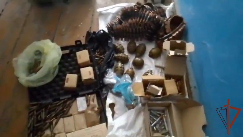 Спецназ Росгвардии обнаружил схрон вооружения украинских диверсантов в Херсонской области