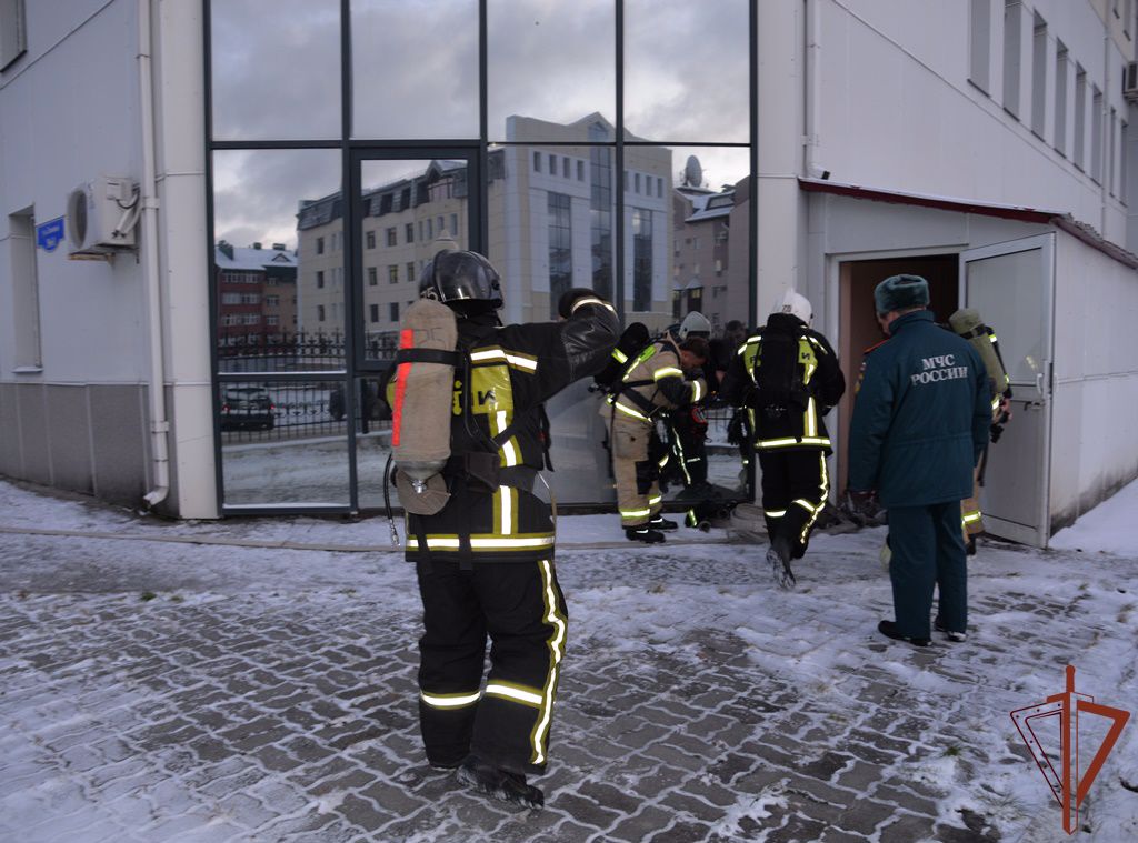 Росгвардия и МЧС в Югре отработали взаимодействие при возникновении пожара на собственном объекте