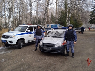 В Томской области патруль Росгвардии оказал содействие сотрудникам ГИБДД в задержании пьяного водителя