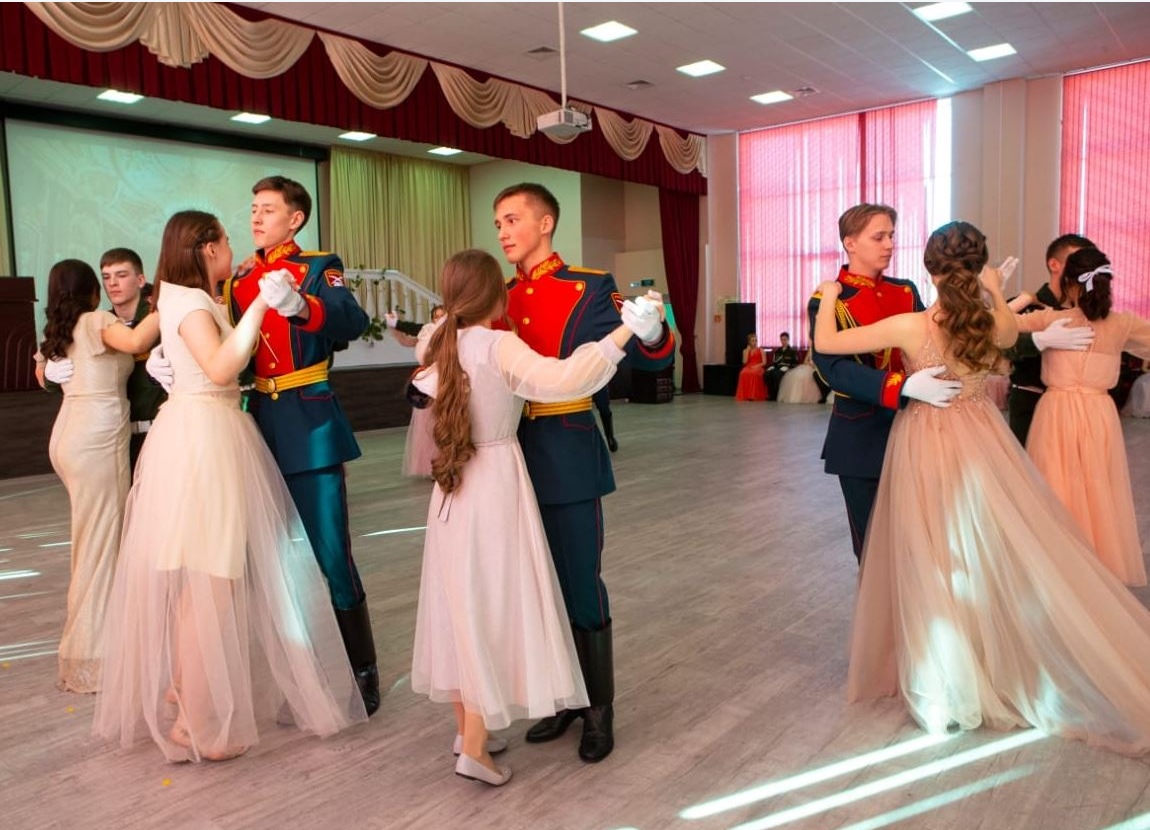 В Башкирии кадеты росгвардейского класса блистали на балу